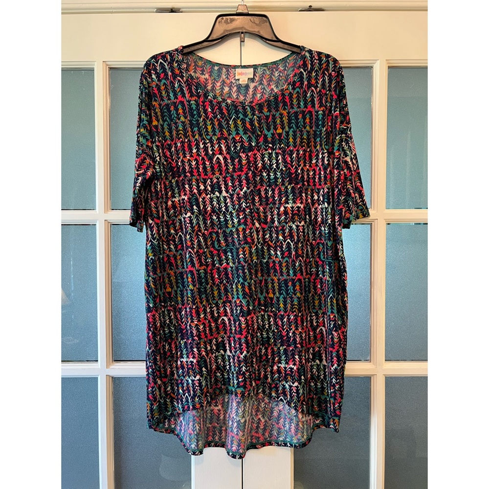 ✨EUC✨ LULAROE IRMA TOP (SLINKY MATERIAL) 💖💚
